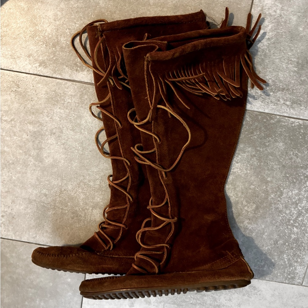 Minnetonka moccasin boots